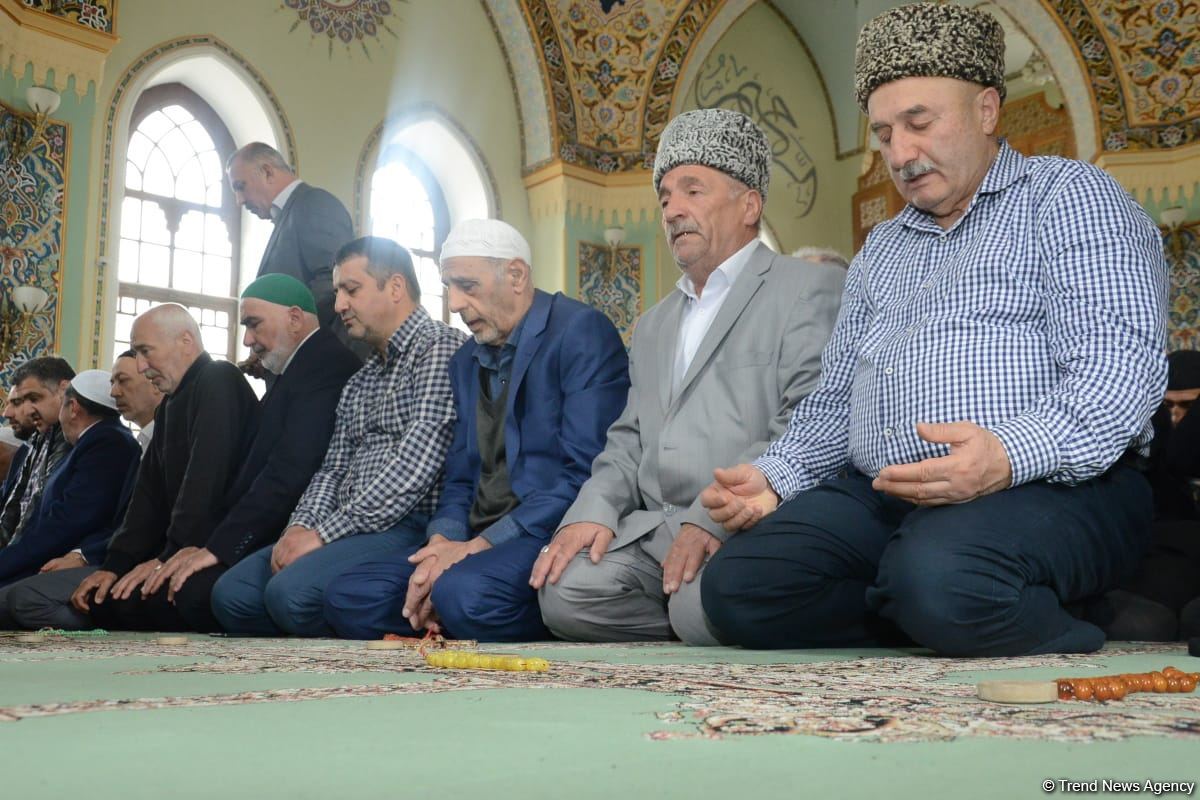 В мечетях Азербайджана совершен праздничный намаз (ФОТО)