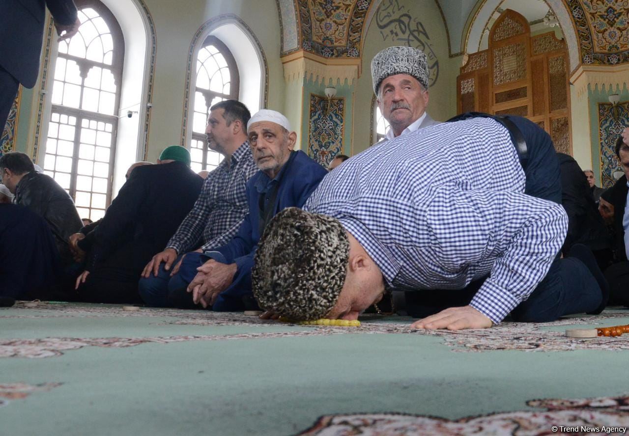 В мечетях Азербайджана совершен праздничный намаз (ФОТО)
