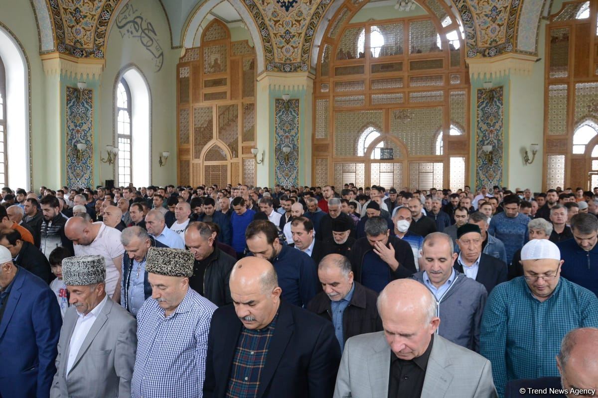 В мечетях Азербайджана совершен праздничный намаз (ФОТО)