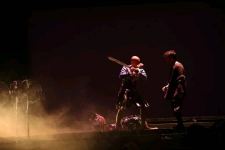 В Баку состоялась премьера сюрреалистического спектакля "Псих" по мотивам романа "Дон Кихот" (ФОТО)