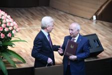 Играй, волшебный тар! Юбилей выдающегося музыканта Рамиза Гулиева (ФОТО)