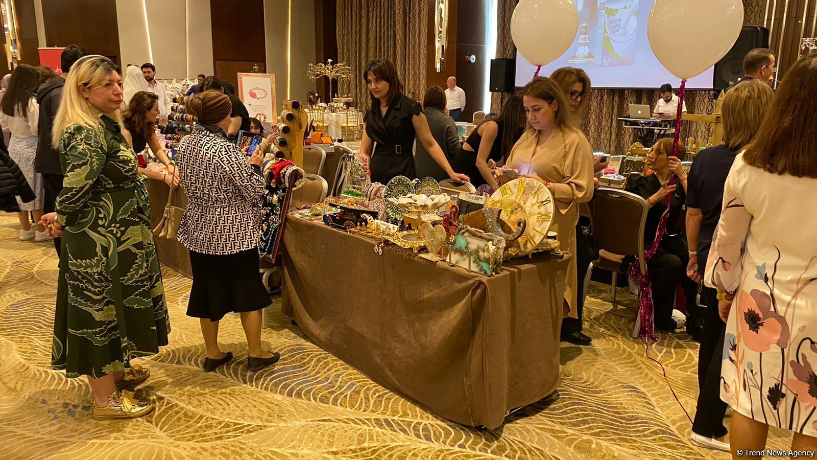 В Баку стартовала крупнейшая ярмарка для женщин-предпринимателей «THE MAY FAIR by İZ» (ФОТО)