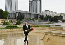 Президент Ильхам Алиев почтил память сынов Азербайджана, погибших за Победу над фашизмом (ФОТО/ВИДЕО)