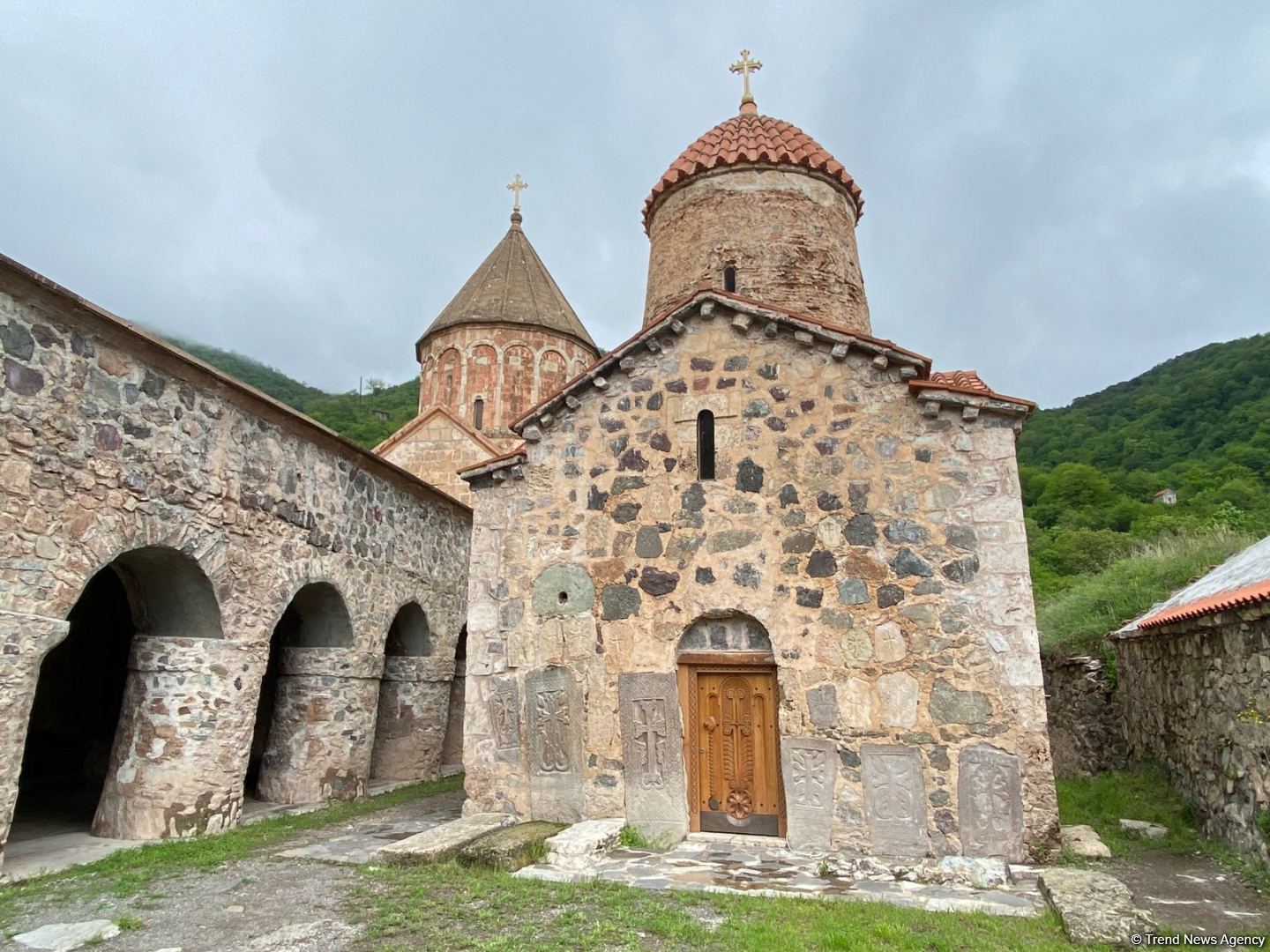Начался визит представителей Албано-удинской и других христианских общин в Кяльбаджар (ФОТО)