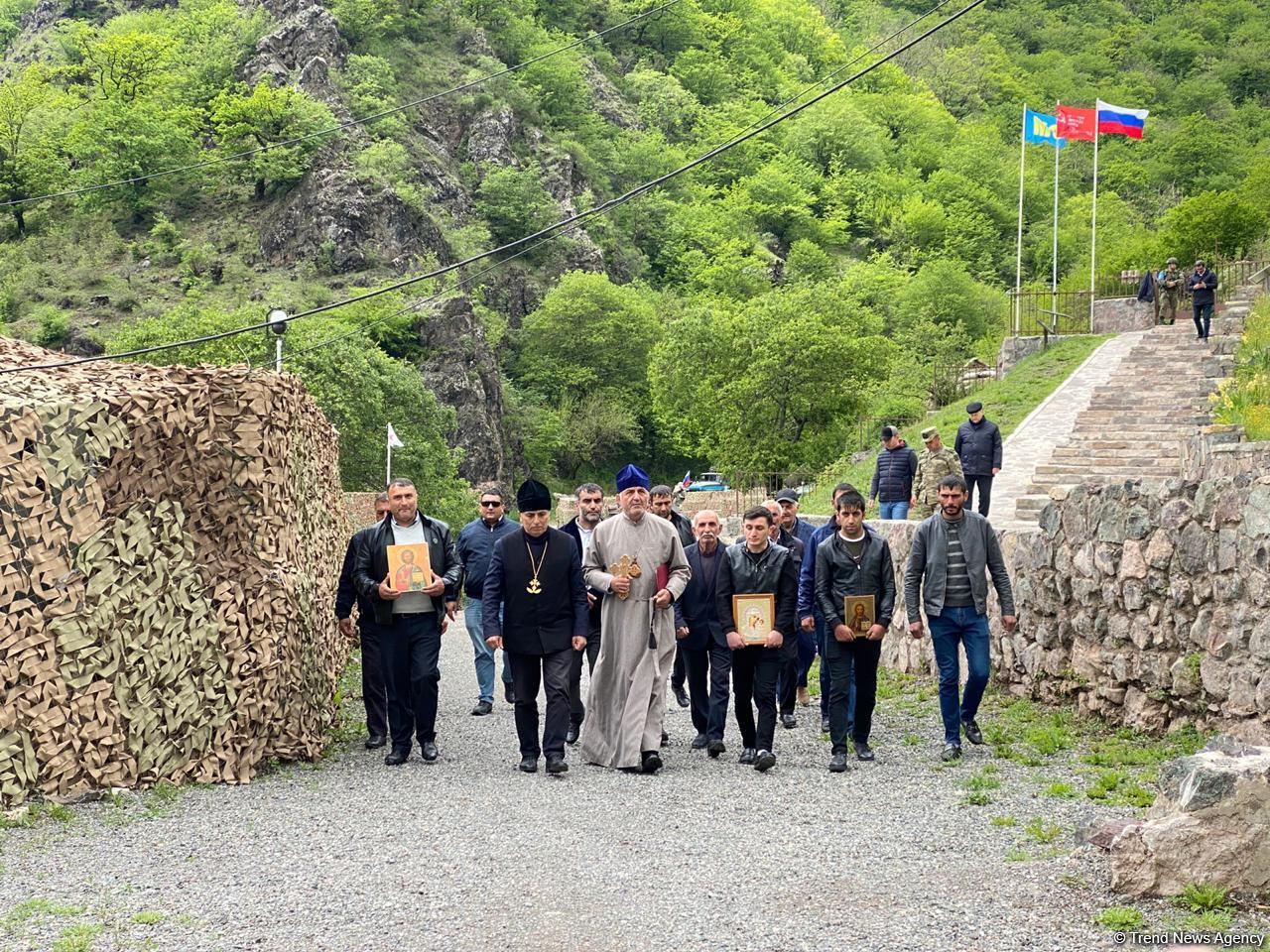 Начался визит представителей Албано-удинской и других христианских общин в Кяльбаджар (ФОТО)