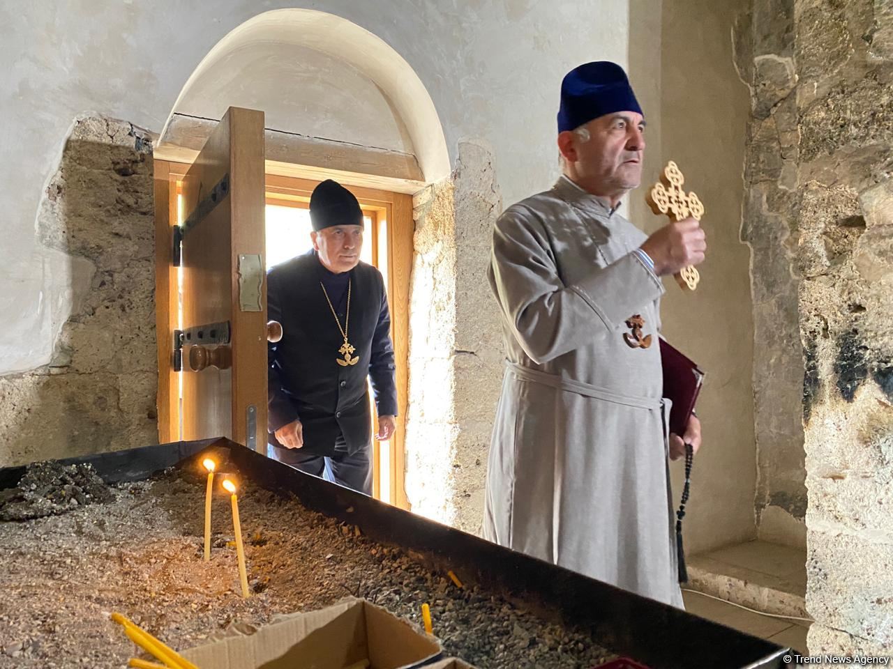 Начался визит представителей Албано-удинской и других христианских общин в Кяльбаджар (ФОТО)