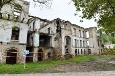 President Ilham Aliyev and First Lady Mehriban Aliyeva view restoration work carried out in house of famous tarzan Sadigjan in Shusha (PHOTO/VIDEO)