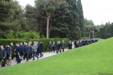 Общественность Азербайджана чтит память великого лидера Гейдара Алиева (ФОТО)