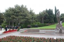 Общественность Азербайджана чтит память великого лидера Гейдара Алиева (ФОТО)