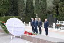 Общественность Азербайджана чтит память великого лидера Гейдара Алиева (ФОТО)