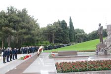 Общественность Азербайджана чтит память великого лидера Гейдара Алиева (ФОТО)