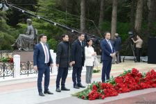 Общественность Азербайджана чтит память великого лидера Гейдара Алиева (ФОТО)