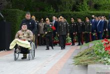 Общественность Азербайджана чтит память великого лидера Гейдара Алиева (ФОТО)