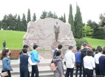 Общественность Азербайджана чтит память великого лидера Гейдара Алиева (ФОТО)
