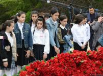 Общественность Азербайджана чтит память великого лидера Гейдара Алиева (ФОТО)