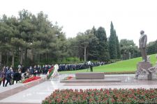 Общественность Азербайджана чтит память великого лидера Гейдара Алиева (ФОТО)