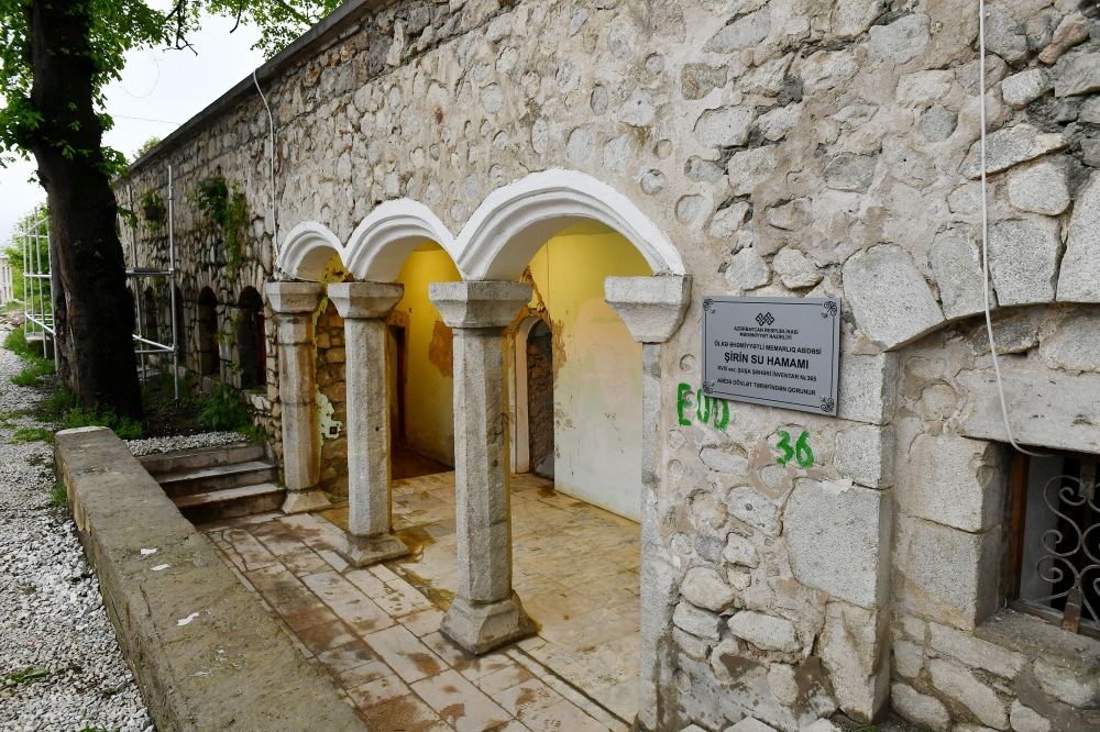 President Ilham Aliyev and First Lady Mehriban Aliyeva view restoration work carried out in administrative building and Shirin Su Bath in Shusha (PHOTO/VIDEO)