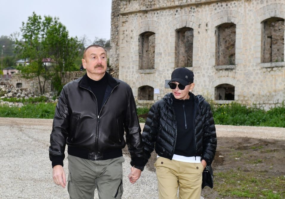 President Ilham Aliyev and First Lady Mehriban Aliyeva view restoration work carried out in house of famous tarzan Sadigjan in Shusha (PHOTO/VIDEO)