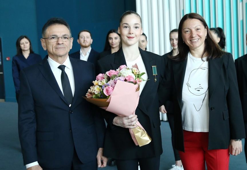 Азербайджанские гимнастки награждены юбилейной медалью "15-летие министерства оборонной промышленности (2005-2020)" (ФОТО)