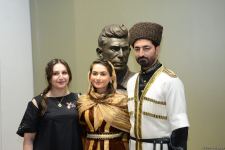 Театральный подарок к Международному дню музеев - актеры Бакинского муниципального театра показали спектакль о жизни Хуршидбану Натаван (ФОТО)