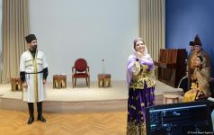 Театральный подарок к Международному дню музеев - актеры Бакинского муниципального театра показали спектакль о жизни Хуршидбану Натаван (ФОТО)