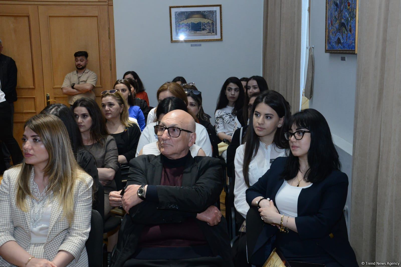 Театральный подарок к Международному дню музеев - актеры Бакинского муниципального театра показали спектакль о жизни Хуршидбану Натаван (ФОТО)