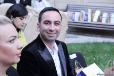 Бесподобная ночь в Баку – новая реальность цифровых технологий! Впервые под открытым небом классика и дефиле "статуй" (ВИДЕО, ФОТО)