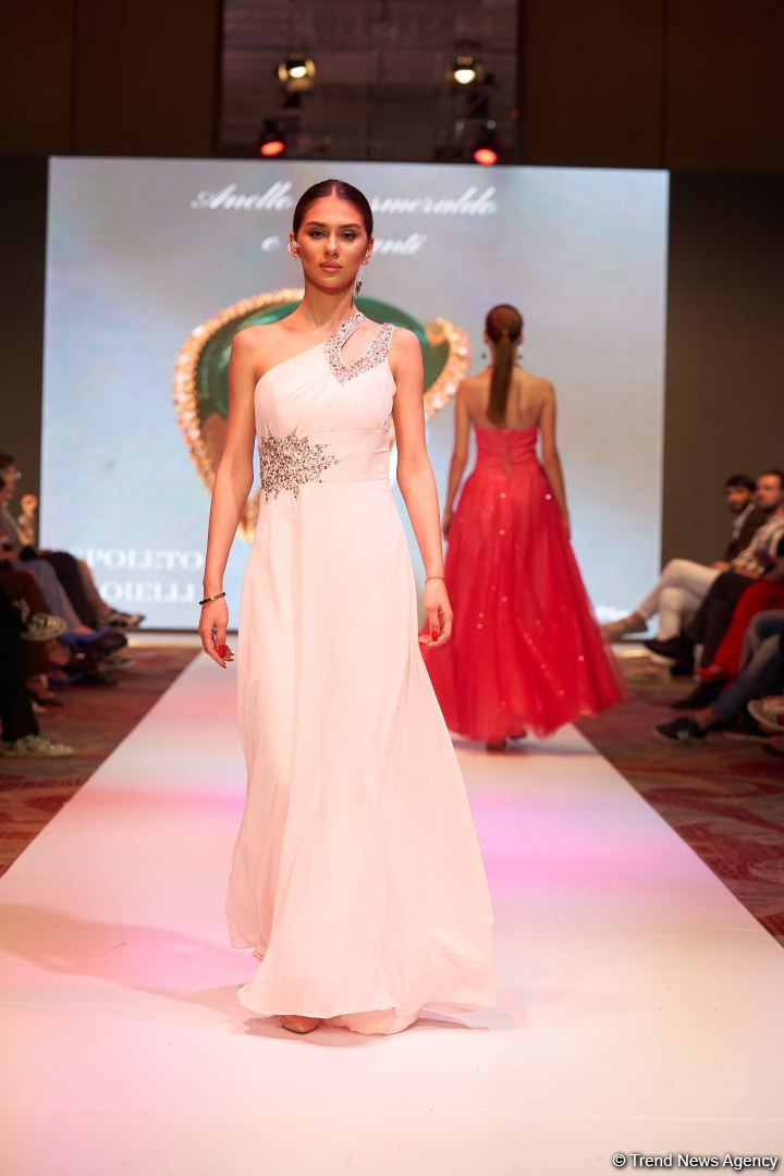 Azerbaijan Fashion Week 2022 – любимый Восток, футуризм, вечерние наряды (ФОТО)