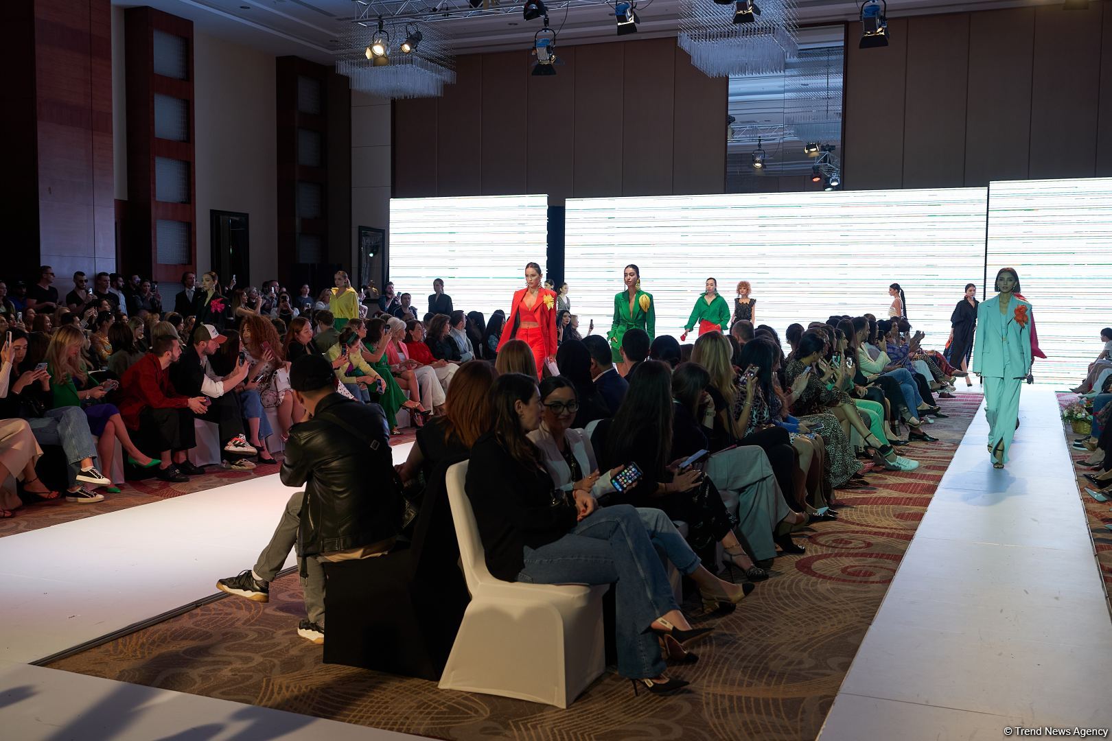 Azerbaijan Fashion Week 2022 – любимый Восток, футуризм, вечерние наряды (ФОТО)