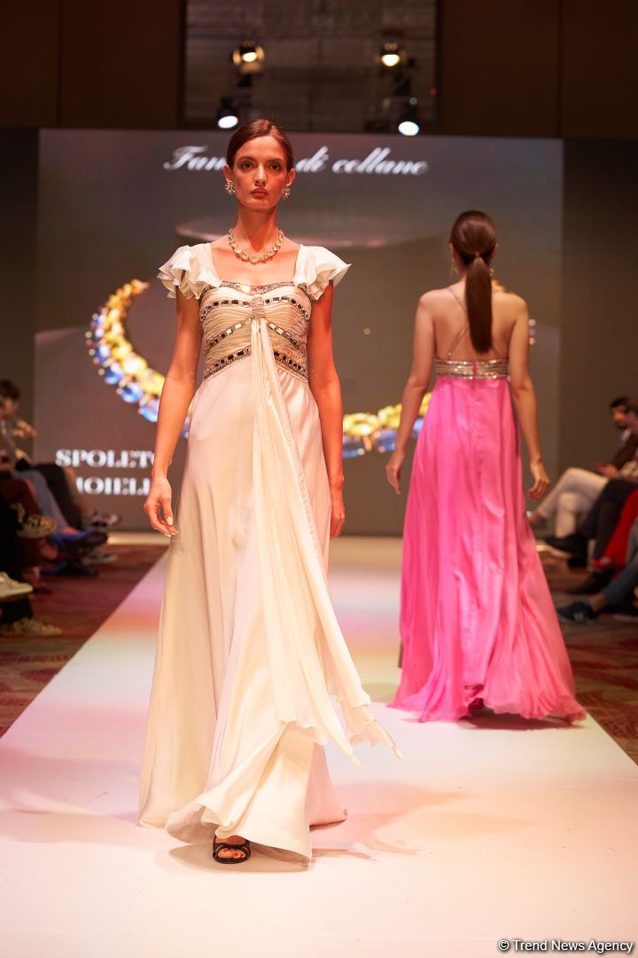 Azerbaijan Fashion Week 2022 – любимый Восток, футуризм, вечерние наряды (ФОТО)