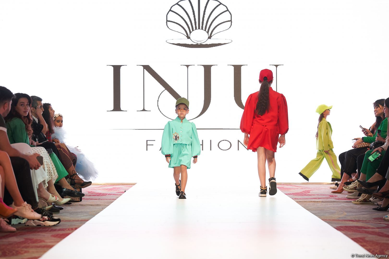 Azerbaijan Fashion Week 2022 – любимый Восток, футуризм, вечерние наряды (ФОТО)