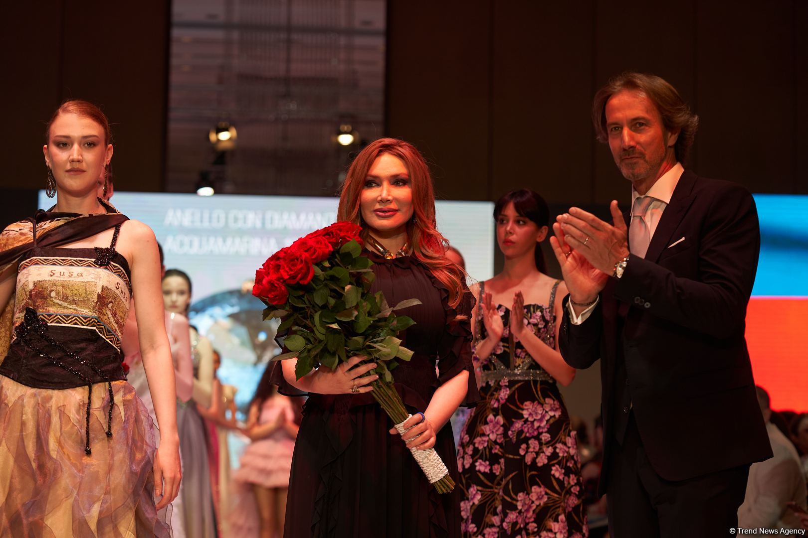 Azerbaijan Fashion Week 2022 – любимый Восток, футуризм, вечерние наряды (ФОТО)