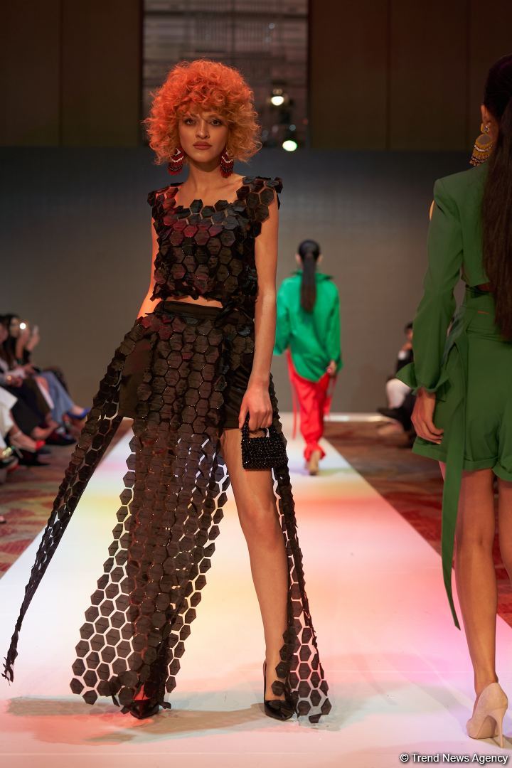 Azerbaijan Fashion Week 2022 – любимый Восток, футуризм, вечерние наряды (ФОТО)