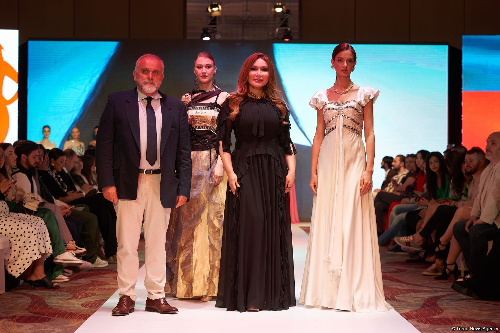 Azerbaijan Fashion Week 2022 – любимый Восток, футуризм, вечерние наряды (ФОТО)