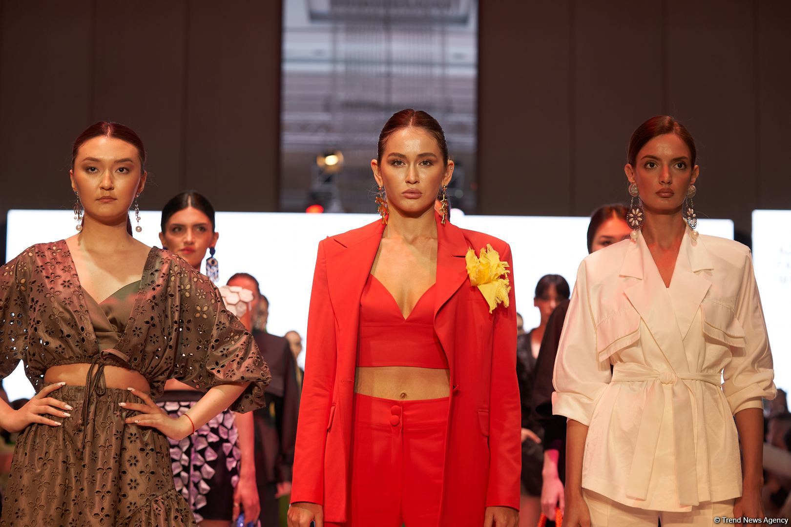 Azerbaijan Fashion Week 2022 – любимый Восток, футуризм, вечерние наряды (ФОТО)