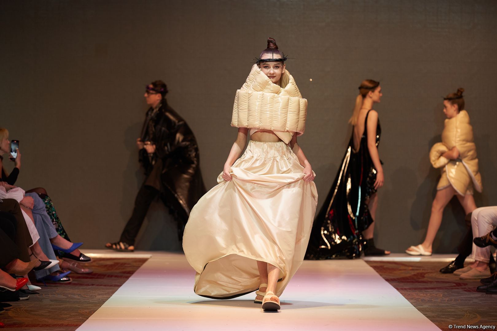 Azerbaijan Fashion Week 2022 – любимый Восток, футуризм, вечерние наряды (ФОТО)