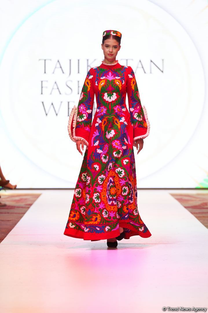 Azerbaijan Fashion Week 2022 – любимый Восток, футуризм, вечерние наряды (ФОТО)