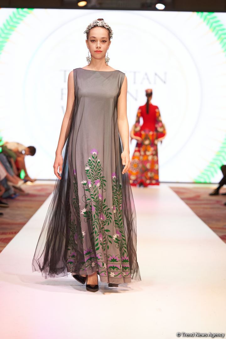 Azerbaijan Fashion Week 2022 – любимый Восток, футуризм, вечерние наряды (ФОТО)