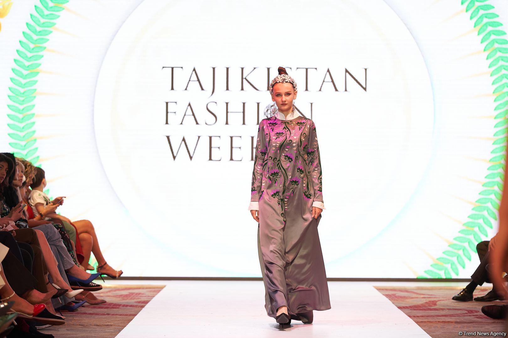 Azerbaijan Fashion Week 2022 – любимый Восток, футуризм, вечерние наряды (ФОТО)