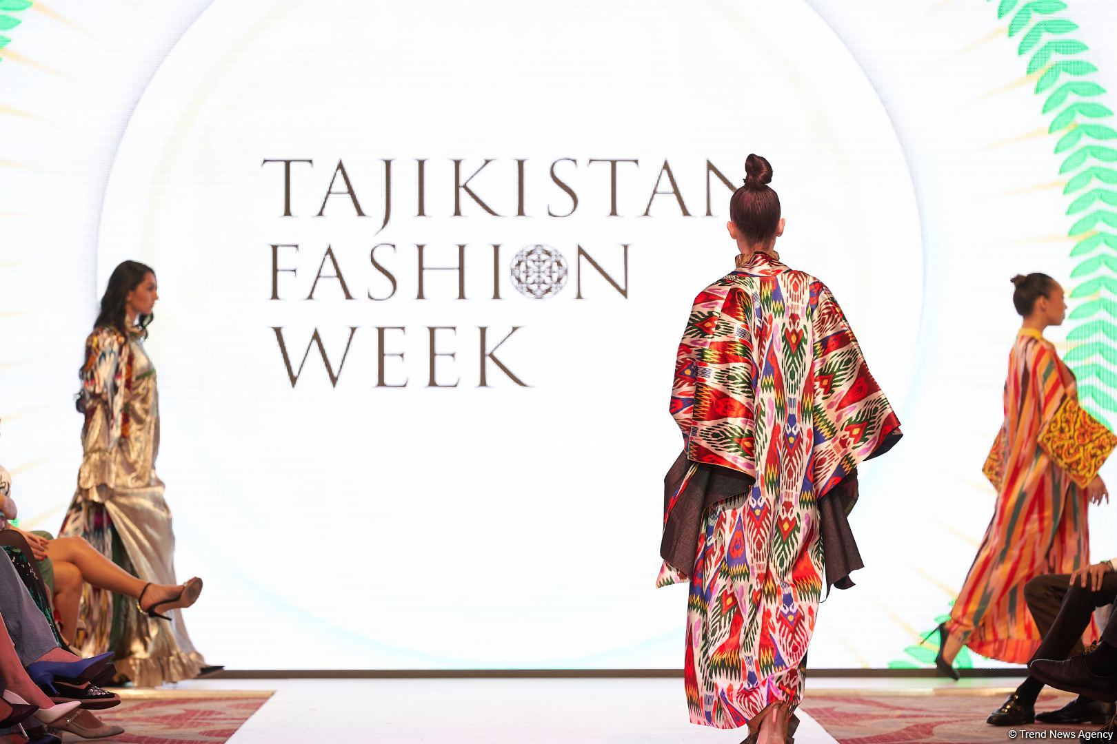 Azerbaijan Fashion Week 2022 – любимый Восток, футуризм, вечерние наряды (ФОТО)