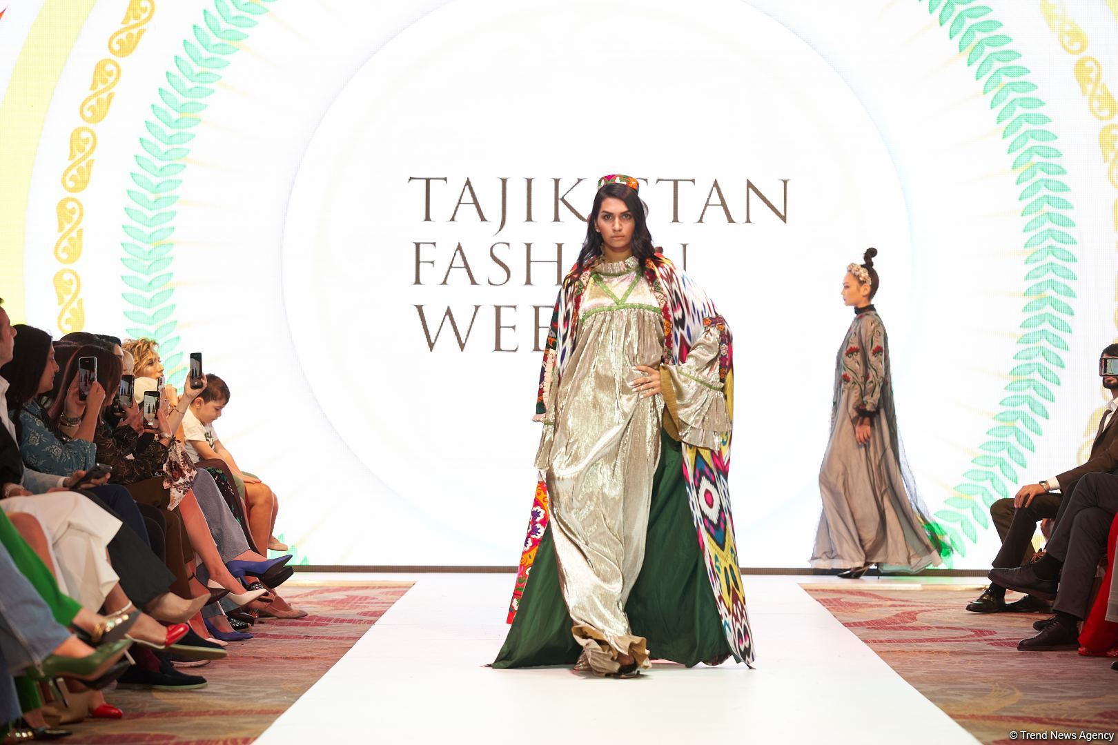 Azerbaijan Fashion Week 2022 – любимый Восток, футуризм, вечерние наряды (ФОТО)