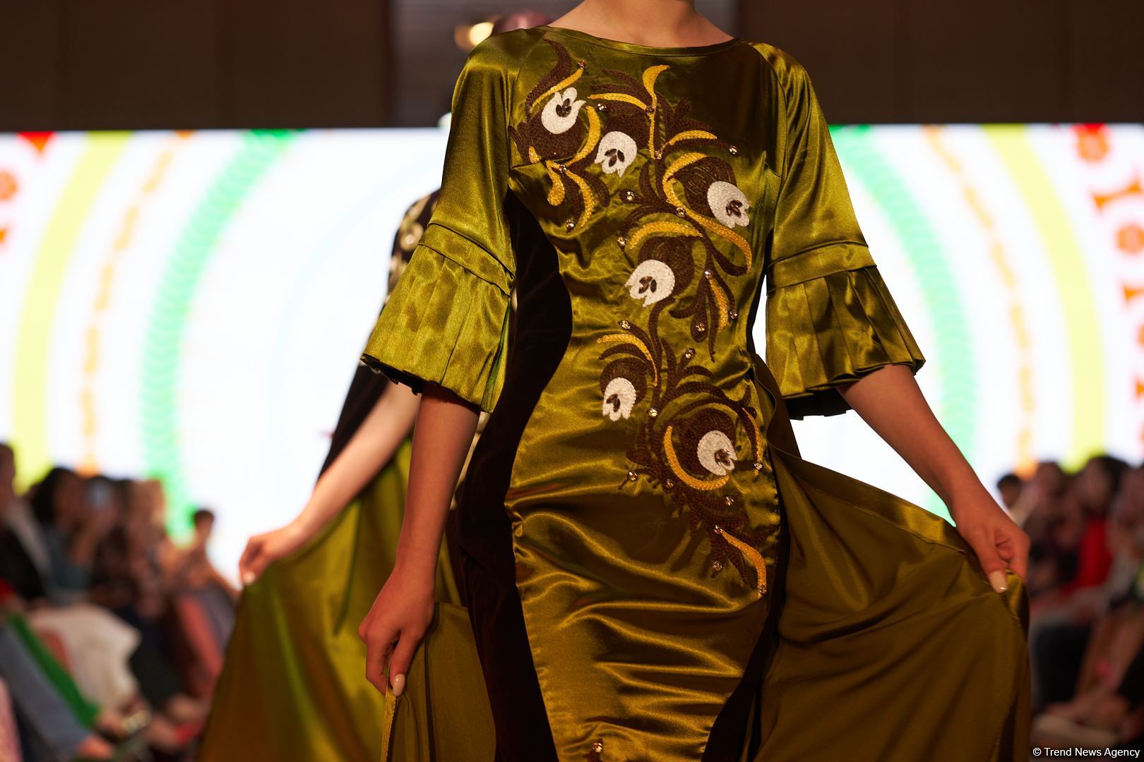 Azerbaijan Fashion Week 2022 – любимый Восток, футуризм, вечерние наряды (ФОТО)