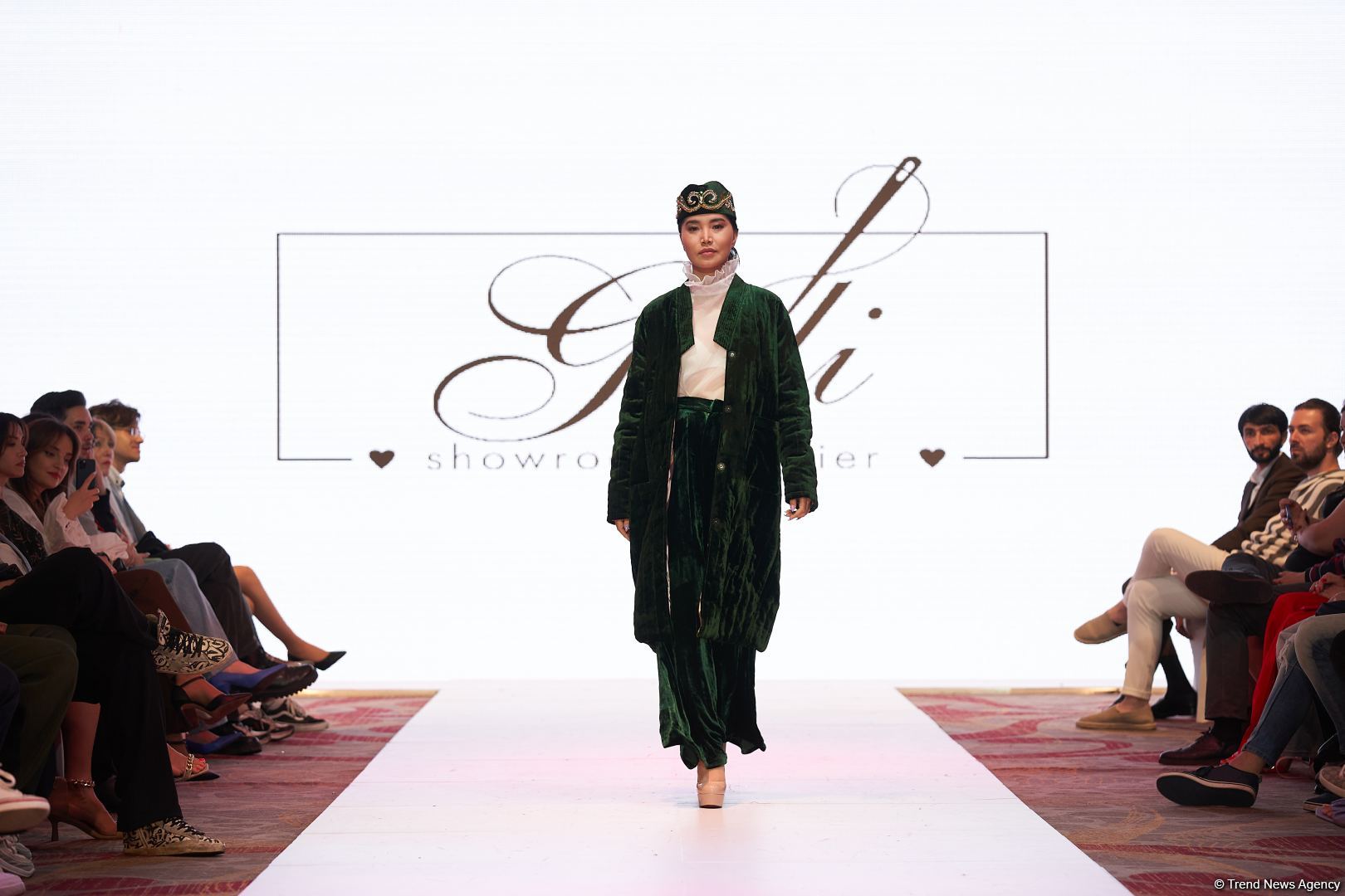 Azerbaijan Fashion Week 2022 – любимый Восток, футуризм, вечерние наряды (ФОТО)