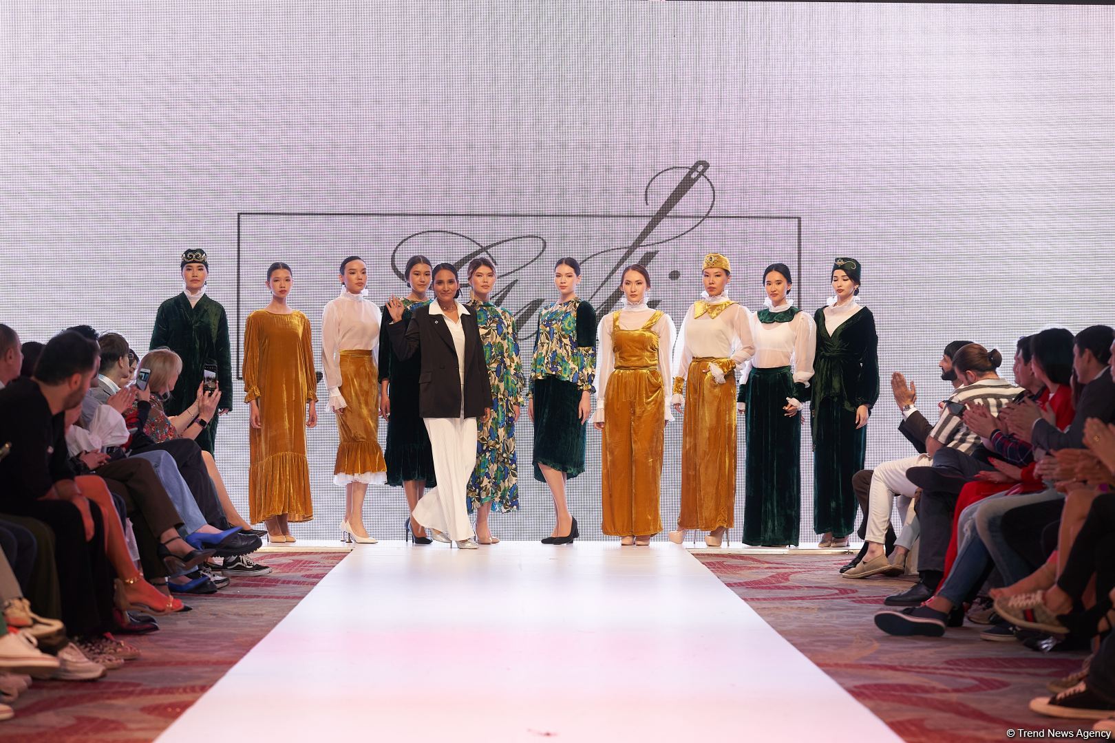 Azerbaijan Fashion Week 2022 – любимый Восток, футуризм, вечерние наряды (ФОТО)