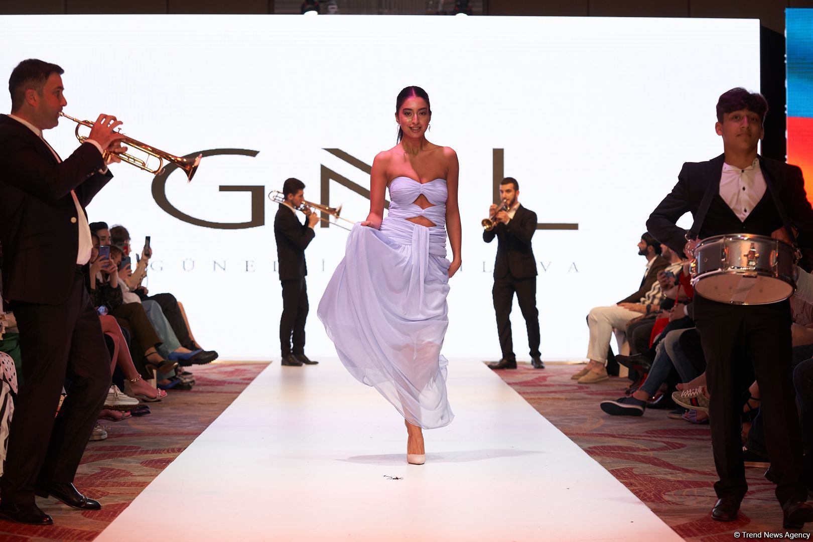 Azerbaijan Fashion Week 2022 – любимый Восток, футуризм, вечерние наряды (ФОТО)