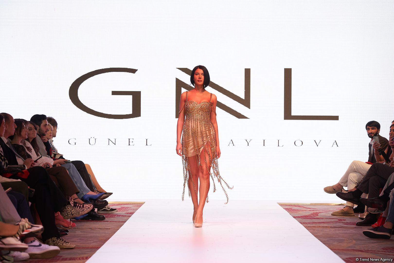 Azerbaijan Fashion Week 2022 – любимый Восток, футуризм, вечерние наряды (ФОТО)