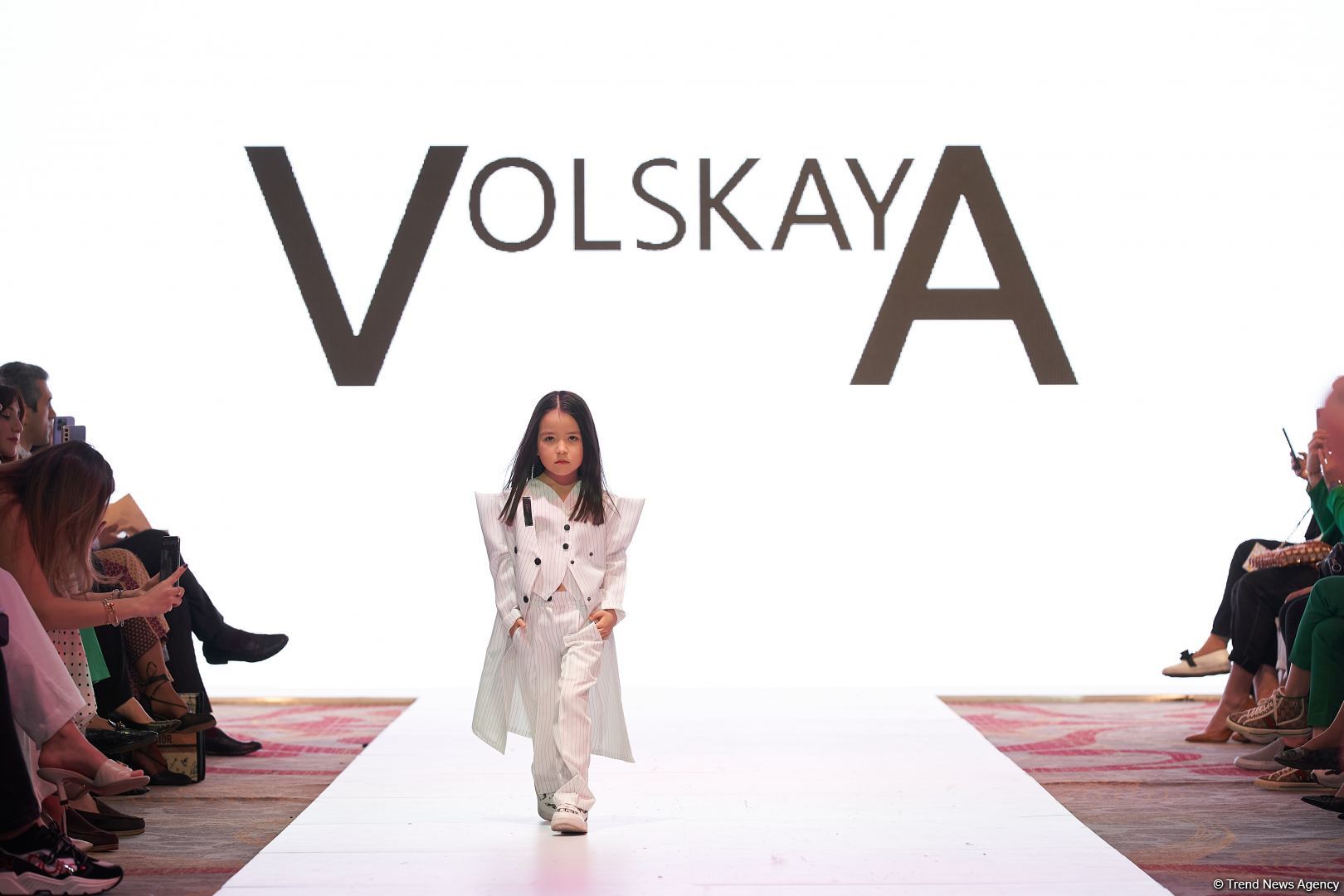 Azerbaijan Fashion Week 2022 – любимый Восток, футуризм, вечерние наряды (ФОТО)