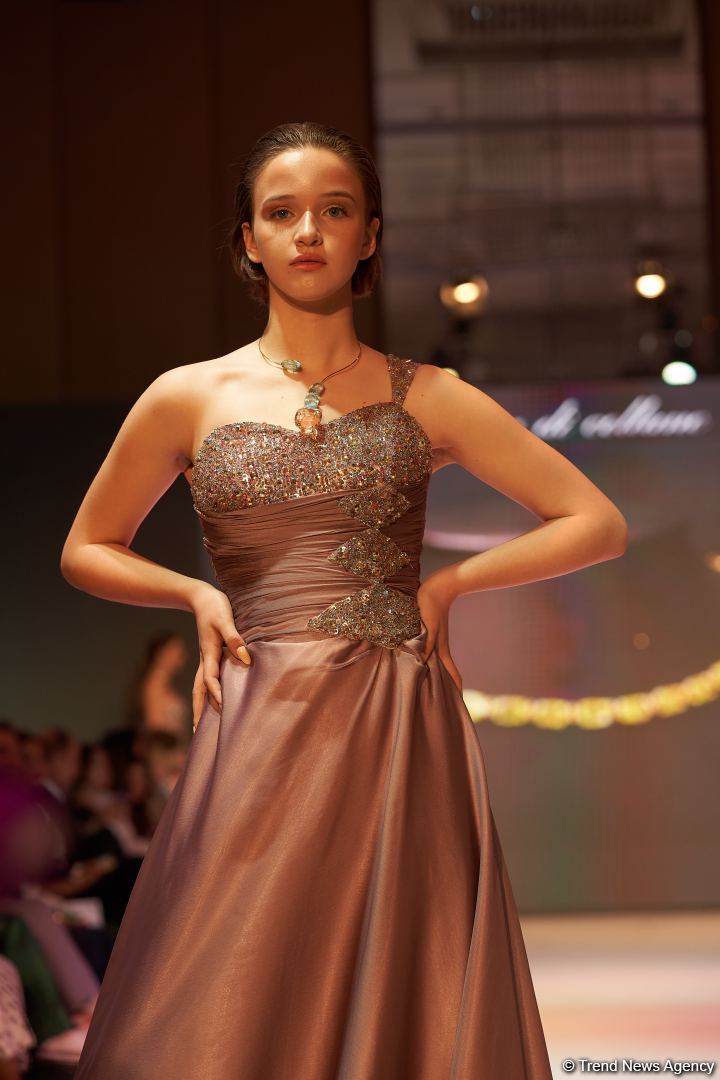 Azerbaijan Fashion Week 2022 – любимый Восток, футуризм, вечерние наряды (ФОТО)