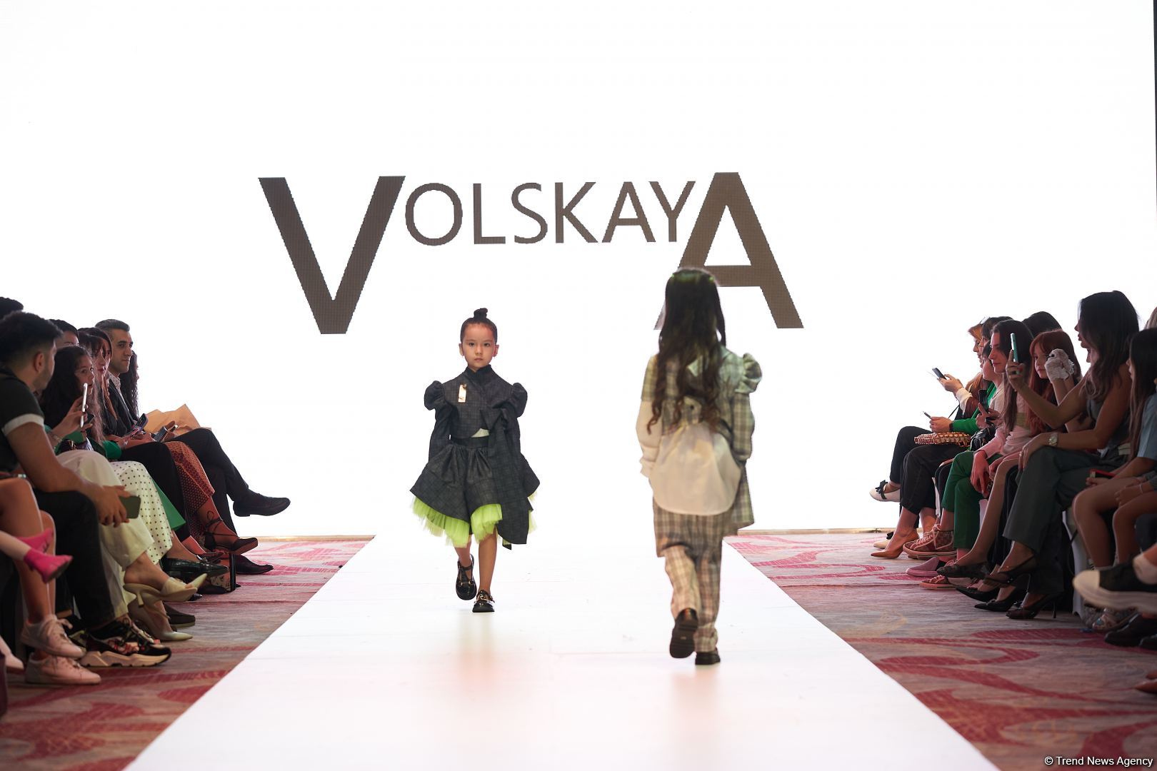 Azerbaijan Fashion Week 2022 – любимый Восток, футуризм, вечерние наряды (ФОТО)