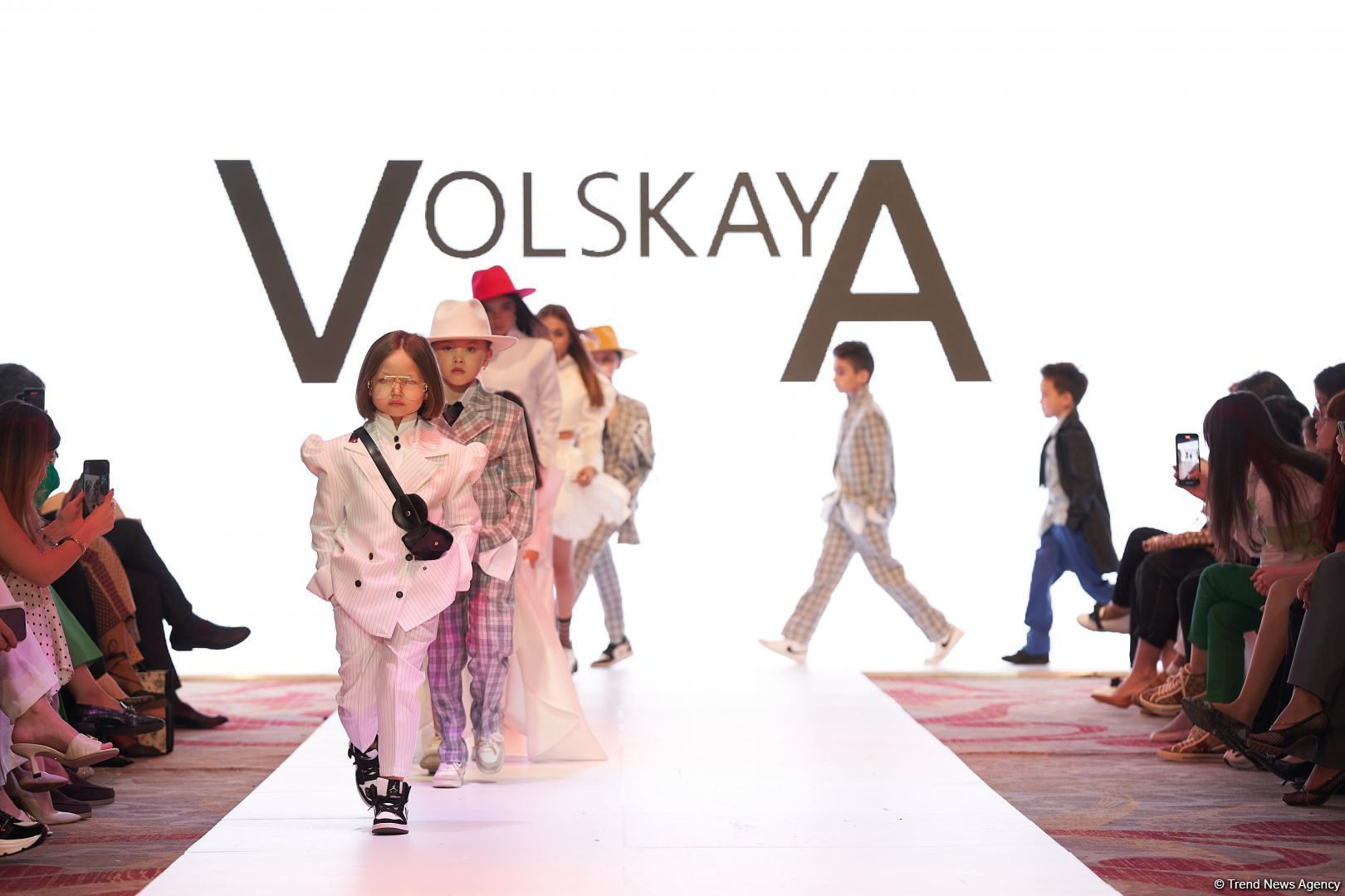 Azerbaijan Fashion Week 2022 – любимый Восток, футуризм, вечерние наряды (ФОТО)